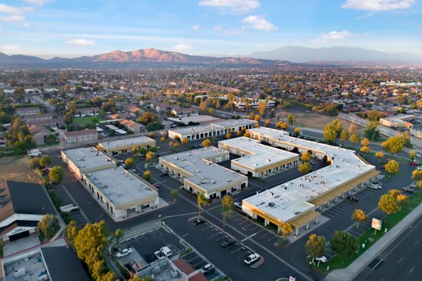 Moreno Valley Commerce Center : 23890-23962 Alessandro Blvd, Moreno Valley, CA, 92553